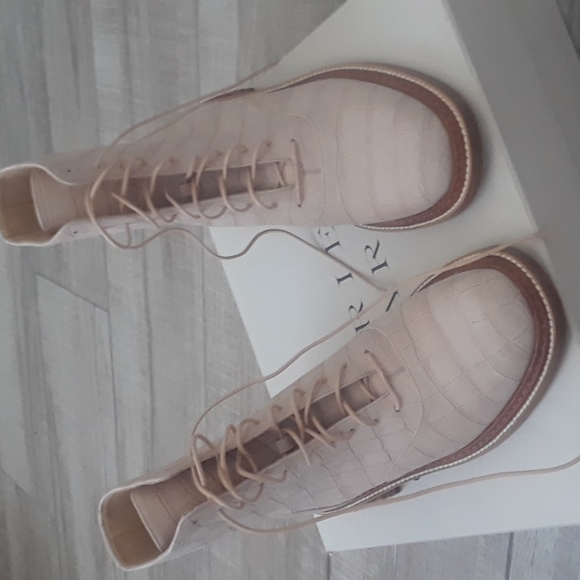 GABRIELA HEARST..host pick 9/16...ROBIN BOOT..38 - Picture 2 of 12